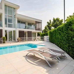 Luma With Pool , Lido di Jesolo Italien
